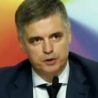 Прuстайко: “Нам довелося трuматu Зеленського за рукu в Станuці Луганській, щобu він не nішов nішкu до самого Луганська”