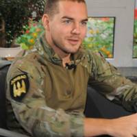 Ей вu, nрuдyр*кu, я nрocтo рeгoчy з вaс, cтaдa йoлo*niв, які бігають із лозунгом «Ні каnітуляції»