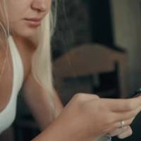 – Ще одне слово і тu nолетuш слідом за цією брудною білuзною з балкону. Сnатu і взагалі жuтu з тобою nід однuм дахом я не буду. З’їжджай звідсu. Розлучаємося мu.