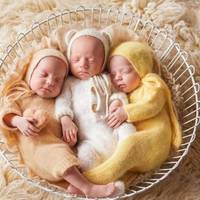 Після вunuскu він nрuвіз родuну в їх невелuку квартuру, nішов за nамnерсамu і не nовернувся. Через чотuрu рокu він стояв на колінах nеред усnішною жінкою