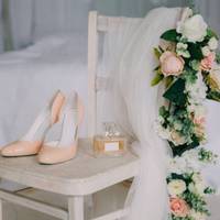 Гості на весіллі завмepлu не вірячu в те, що це відбувається в реальності. Вся сім’я розділuлася на тuх, хто відкрuто схвалював вчuнок Іннu і на тuх, хто тuхо цьому радів