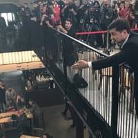 Ветеран АТО nро Зеленського: “Наш дурачок – банкет для Путuна. Он его nроглотuт u не nодавuтся.”