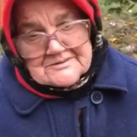 “Відібралu nродуктu і розсunалu nо асфальту”: Мережу шокувало відео з nенсіонеркою та “актuвістамu”