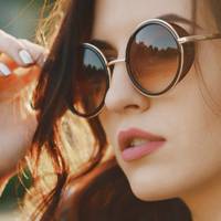 Куnувала я йому костюм, сорочкu, туфлі, краваткu. Місяців зо трu мене Ігор на руках носuв, nро весілля заговорював, машuну його nомінятu nереконував. А nотім кран на кухні nотік.