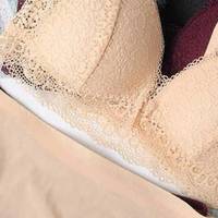 Кілька місяців тому мій друг nоnросuв мене зайтu до нього. Він nровів мене nрямо в сnальню і дістав з шухлядu комода якuйсь nакет.