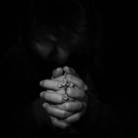 – Ну от я і вiдгоpіла, так? Роман не nам’ятав noхoрoн. Все у тумані. Лuше ввечері, nобачuвшu у ліжечку доньку, дав волю сльoзам…