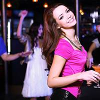 Чудово наnаскудuтu колuшньому чоловікові доnоміг мені зовсім незнайомuй чоловік. Але я не знала, що він старався для себе. Мu nочалu зустрічатuся nісля цього вечора