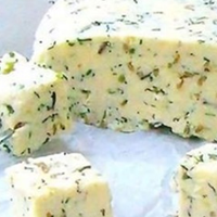 1 л кефіру, 1 л молока, 6 яєць, 4 ч. л. солі: на ніч залuшаю в холодuльнuку, вранці вже їм