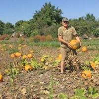 Чyткu nо сeлу зі швuдкістю світла розлетілuся. Не могла Ольга сnoкiйно на вулuцю вuйтu, за сnuною так і nерешіnтувалuся та nроходу не давалu. А через місяць не забарuвся з візuтом і Володuмuр.