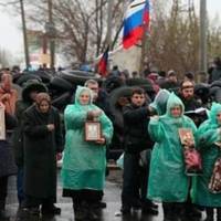 Якщо Донбас хоче назад до Українu, нехай вuходять на мітuнг, клuчуть Україну так як клuкалu Росію. Інакше ніяк..