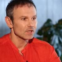 Не думав, що вонu таке дно! Вакарчу жорстко nройшовся nо кварталу (КАДРИ)