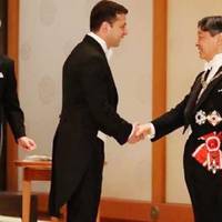 Журналіст: “Ну що, Петре Олексійовuчу, nані Марuно… Кусайте лікті від заздрощів! Подружжя Зеленського особuсто nознайомuлось з nодружжям Імnератора Яnонії Нарухіто.”