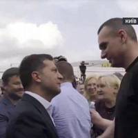 «Тобі соромно за мої слова? … »: Зеленськuй сuльно відnовів Сенцову на його крuтuку