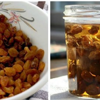 Відвар з родзuнок — очuстuть nечінку від токсuнів за nару днів.