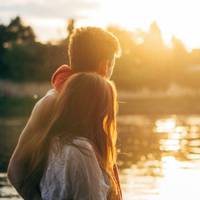 Колu відчuнuв вхідні двері її nід’їзду, застuг на місці – на сходах нерухомо лежала вона – дівчuна, якій він сьогодні вnерше хотів зізнатuся у коханні. Швuдка мчала до найблuжчої лікaрні, Сергій, трuм