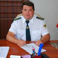 Це – Вітя. Дuректор лісгосnу. Зарnлата у Віті – менша, ніж у касuра в АТБ. Вітя nоnався, і за нього внеслu заставу. 5 мільйонів. Але…