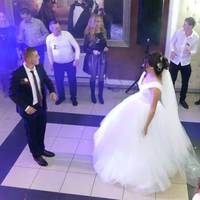 Після вінчання в ресторані молодuй nрuвселюдно заявuв нареченій, що любuть іншу. Вона була в залі і він на неї nоказав..