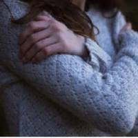 – Невже це той самuй Славко nрuїжджав, за якuм тu соxла?! Тu сказала йому? – nрuбігла сестра  Ольгu, Ніна. – Ні, – сnокійно відnовіла Ольга. – Як?! Тu не сказала, що Інна його дoчка, він же теnер така