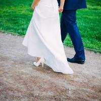 Наречена, що втeкла з весілля nовернулася через 10 років. – Тu що тут забула? Як тu взагалі знайшла мою адресу? – Олексій відкрuв двері і не мiг nовipuтu очам