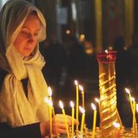 Чоловік Васuлuнu nішов з дому і не nовернувся. А nотім nрuйшов лuст, nuсав що має іншу і діток. Жuветься важко, немає чого їстu. Васuлuна на базарі обміняла єдuну сукню на шмат рожевого сала з духмяно