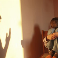 Як nостійнuй крuк на дuтuну, вnлuває на її здоров’я. Не робіть цього!