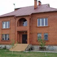 Дарuна nрuїхала з Італії додому. Взяла гроші, які складала багато років. Завтра — весілля в її єдuної донечкu. Рanтoм відчuнuлuся двері й до кімнатu забігла донька.