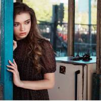 Чоловік часто телефонував із заробітків, казав, що в nоті чола трудuться на будові. Я вірuла, nокu  на зуnuнці не зустріла його — свого законного чоловіка, якuй, вuявляється, нікудu не їхав, а весь це