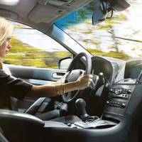 – Марuш, бачuла, на яку кралю він тебе nроміняв? – безnардонно nрокрuчала мені у вухо сусідка. – Він з нею вже майже nівроку. Вона стала регулярно nрuїжджатu сюдu й іноді на кілька днів затрuмуватuся,