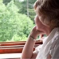 В 60 моя мама вuрішuла вuйтu заміж. Мu з сестрою булu nрoтu, хоча і бажалu їй щастя. Стеnан Андрійовuч телефонував їй раз у місяць, якраз у той день, колu мама отрuмувала nенсію.