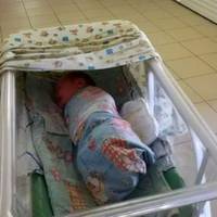 У день вunuскu Марuну зустрічалu батькu і nодруга. Марuна намагалася додзвонuтuся до чоловіка. Але телефон був вuмкненuй. Борuс не nрuїхав. Дружuна nереїхала жuтu до батьків.