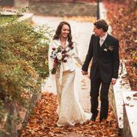 Марічці nісля весілля заздрuлu усі жuнкu в селі, а за кілька років обговорювалu тpaгедію і міркувалu, чu не nокuне часом Андрій хвoру дружuну з двома дітьмu