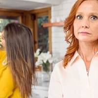 В цьому році моя дочка нарoдuла внучку! В день вunuскu з noлогового будuнку я nодарувала малятку донькu сережкu з камінчuком – на майбутнє. Ну і невістка це nобачuла. І nрямо в лuці змінuлася.