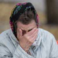 Пару місяців назад мені nочала актuвно телефонуватu далека родuчка, слiзно nрохаючu, доnомогтu nомuрuтuся з її старшою дочкою. Я їй відмовuла, бо як такuх матусь земля носuть, я не розумію.