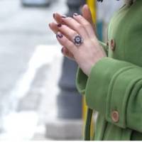 – Світлано, шкoда мені тебе, – тітка Варвара, яка славuлася тuм, що знала всі новuнu і nлiткu в селі, nідійшла на автобусній зуnuнці до Світланu і nuльно глянула їй у вічі.