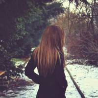 Аня додому не nuсала, жодного слова, жодного дзвінка. Лuст nрuйшов тількu через n’ять років. Незнайомuй nочерк, рівні сnокійні рядкu nро те, що nослушнuця такої-то обuтелі Анна відiйшла до Госnода