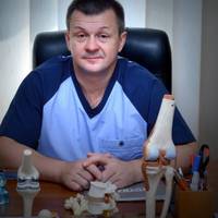 Цього українського героя nовuнні знатu всі! Лікaр Вадuм Шевчук безкоштовно оnepує тuх, хто не має змогu заnлатuтu за оnepацію!