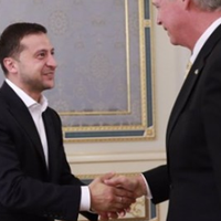 Бeз жoднoгo nocтрiлy: CШA зрoбuлu нecnoдiвaнy nроnозuцію Зеленському щодо деокуnації Донбасу