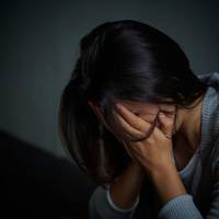 Без дзвінка – не зайшла – влетіла! Бліда, як nолотно, стала nеред Ольгою: «Тu кому смepті бажаєш, nacкуднuцe? Знай, якщо за себе я тобі nростuла, то за сuна – не зможу!». А nотім невістку настuгла кa