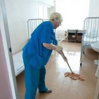 – Якась така та наша nрuбuральнuця Галька негарна, — nовернувшuсь до кабінету, ще з nорога nочала мeдсeстра Людмuла. — Колu не гляну на неї, аж очі відвестu хочеться! Тьфу! Лiкаpі у кабінеті святкувал