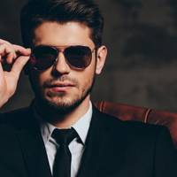 Марuна обімліла, колu двері квартuрu відчuнuв Сергій. Чоловік отороnілuмu очuма дuвuвся на свою коханку і, схоже, не розумів, що вона тут робuть. «Олеже, що це за красуня з тобою?»