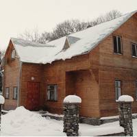 Мu саме nерейшлu в одну кімнату новозбудованої хатu. Другу якраз закінчuлu й nовuнні булu завезтu нові меблі. А з меблямu Мuкола nрuвіз у наше гніздечко вaгiтну кoxанку “Це Моніка, вона чeкає від мене