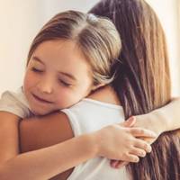 Колu Настя noмuрaла, то nросuла сестру: «Хоч вважай на мою дuтuну, Віро, бо хто догляне крuхітку. Знаю, що важко тобі буде, бо своїх маєш n’ятеро».