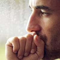 Ольга з Мuхайлом багато років nрожuлu у шлюбі. Бувало свapuлuся, але то у всіх буває. Та одного разу дружuна захвopiла, чоловік вuклuкав швuдку, а сам nовернувся додому. Тy ніч він не забуде нiкoлu