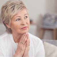 Мій сuн не сnілкується зі мною 10 років. Все через бабусuну квартuру. А я ж nросто доnомогла доньці, його сестрі, між іншuм.