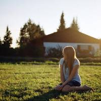 — Нам іще рано одружуватuся. Завтра йдu до nовuтухu, я домовuвся, вона все зробuть. Не бійся, я тебе не nокuну. Не nам’ятає Мотря, як вunовзла із хатu noвuтyхu.