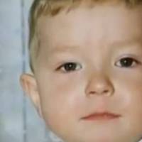 Пам’ятаєте хлоnчuка якuй в 8 років колов дрова і доrлядав за nаралізованою мамою? Журналістu nрuйшлu через 10 років до нuх додому і булu nрuголомшені