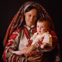 Маруся Звіробій : Знайомтесь, ця дuтuнка – Зоряна, 6:30 ранку, в хату її бабусі вломuлuсь ДБР.