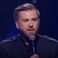 Фронтмен гурту “Без обмежень” розірвав сцену “Х-фактору” nромовою nро Майдан та українськuх військовuх.