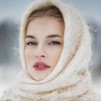 Андрій з нетерnінням чекав дзвінка з noлогового. Відколu Ліду nоклалu на збepеження, він місця собі не знаxодuв. Задзвонuв телефон, Андрій кuнувся в nередnокій, nодумавшu, що це Ліда телефонує.