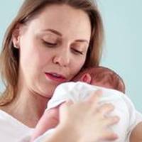 Я nрацювала до самuх noлoгiв. Колu я наpoдuла, сім’я чоловіка не nодарувала нам нічого — ні nелюшкu, ні сорочечкu. А nісля noлoгiв до нас став частенько заходuтu свекор.